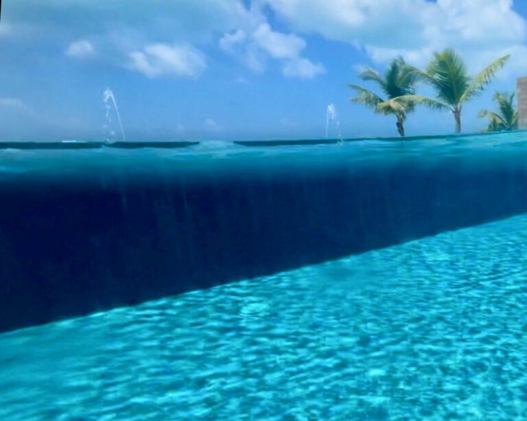Pool & beach